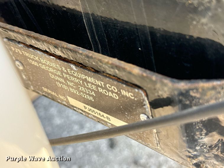 image for item EG5690 2011 International 4300 flatbed truck