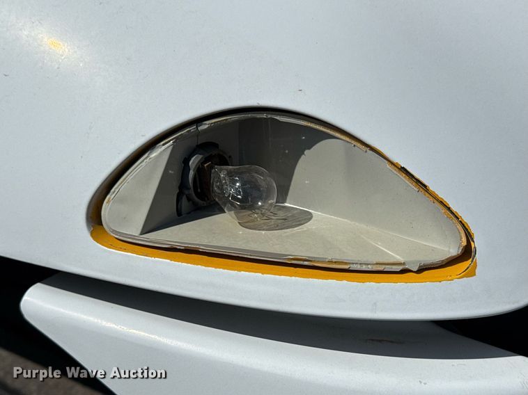 image for item EG5690 2011 International 4300 flatbed truck