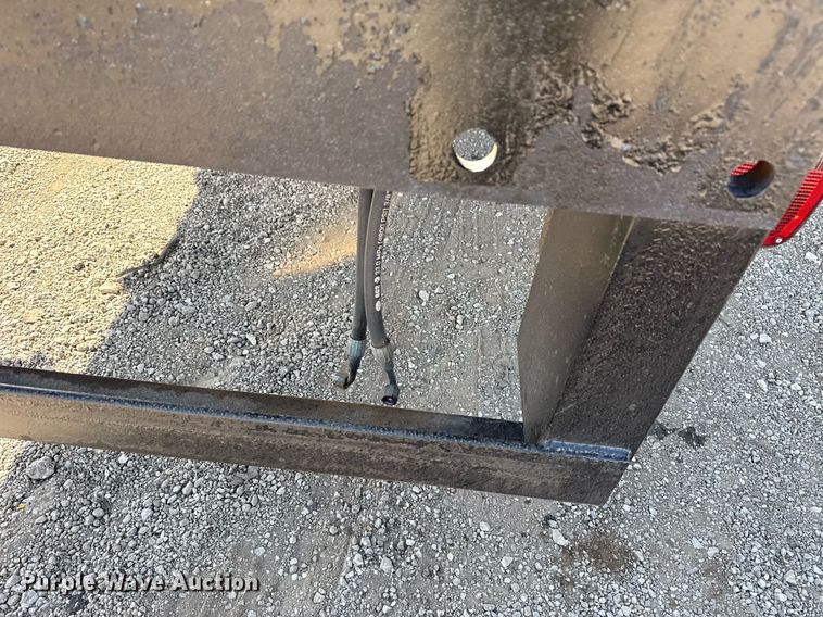 image for item EG5690 2011 International 4300 flatbed truck