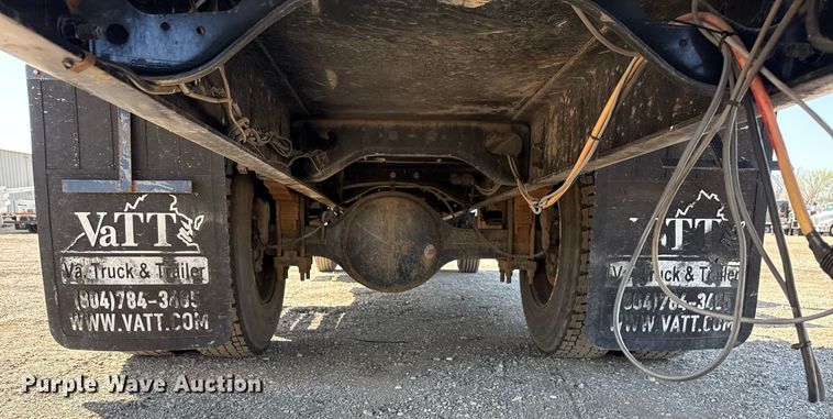 image for item EG5690 2011 International 4300 flatbed truck