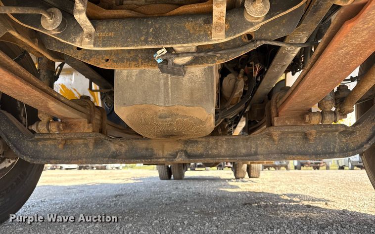 image for item EG5690 2011 International 4300 flatbed truck