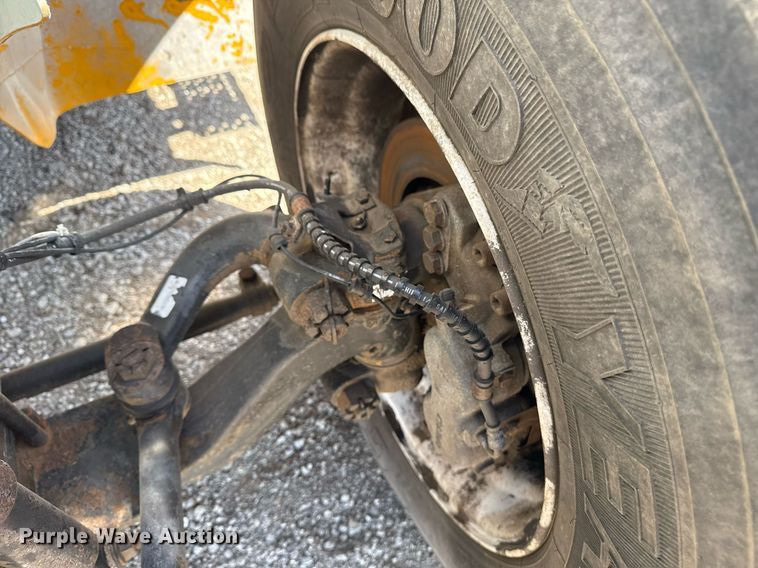 image for item EG5690 2011 International 4300 flatbed truck