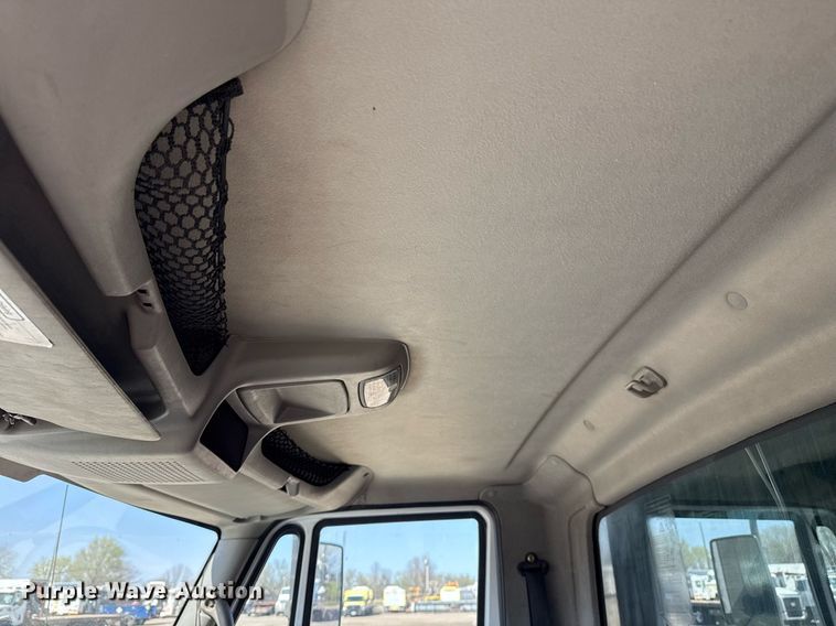 image for item EG5690 2011 International 4300 flatbed truck