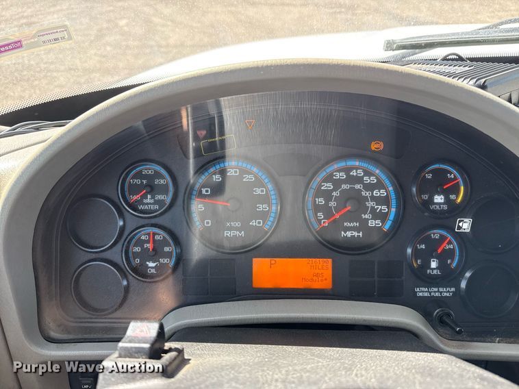 image for item EG5690 2011 International 4300 flatbed truck