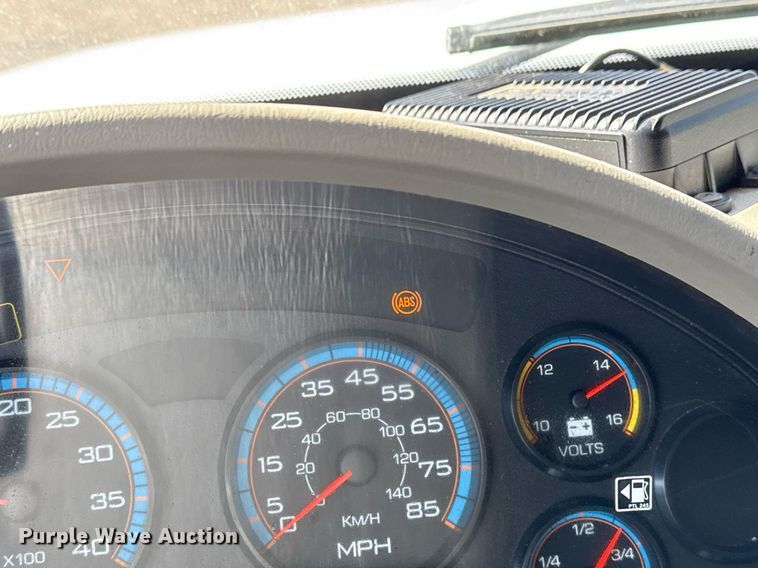 image for item EG5690 2011 International 4300 flatbed truck