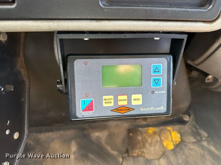 image for item EG5690 2011 International 4300 flatbed truck