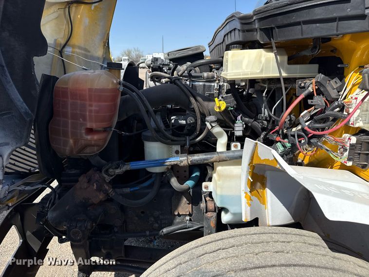 image for item EG5690 2011 International 4300 flatbed truck