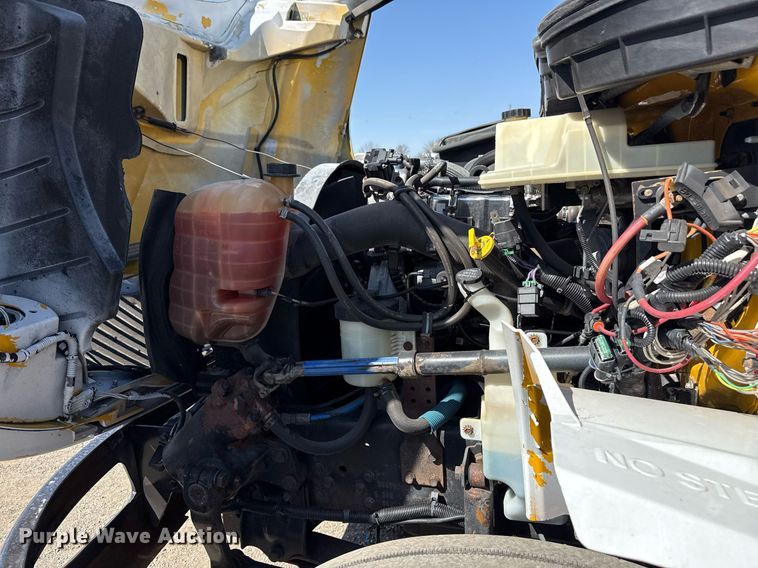 image for item EG5690 2011 International 4300 flatbed truck