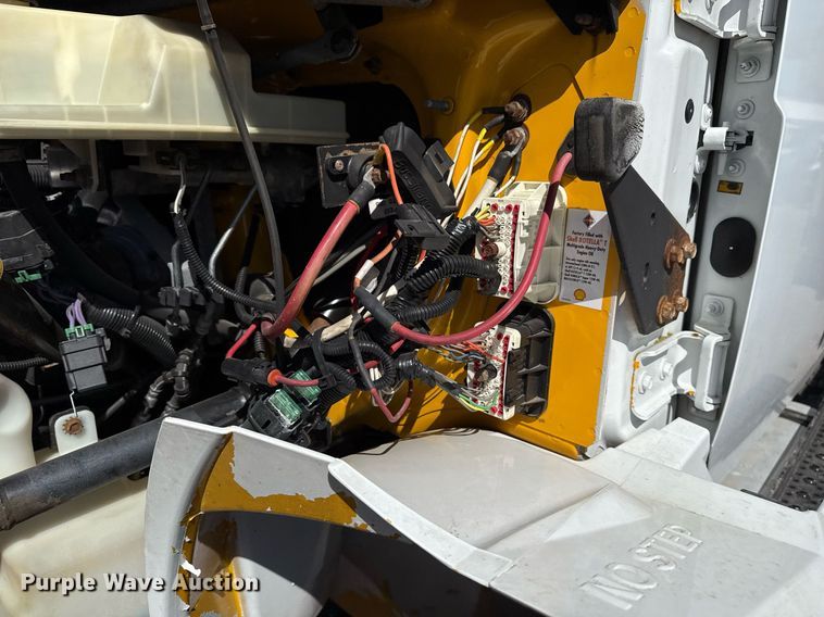 image for item EG5690 2011 International 4300 flatbed truck