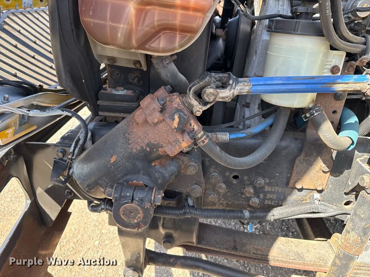 image for item EG5690 2011 International 4300 flatbed truck