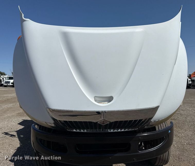 image for item EG5690 2011 International 4300 flatbed truck