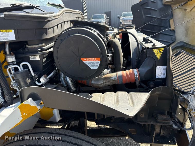 image for item EG5690 2011 International 4300 flatbed truck