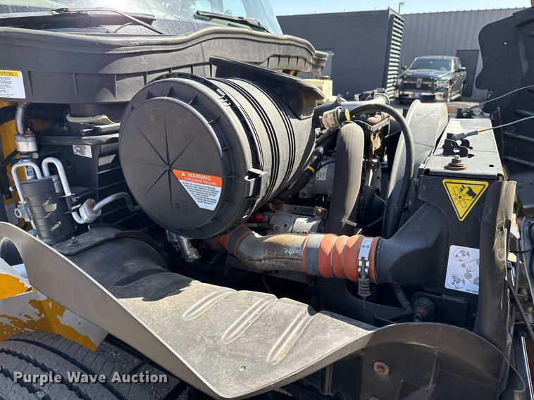 image for item EG5690 2011 International 4300 flatbed truck