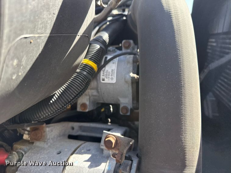 image for item EG5690 2011 International 4300 flatbed truck