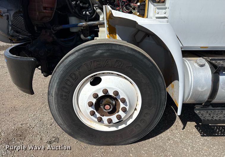 image for item EG5690 2011 International 4300 flatbed truck