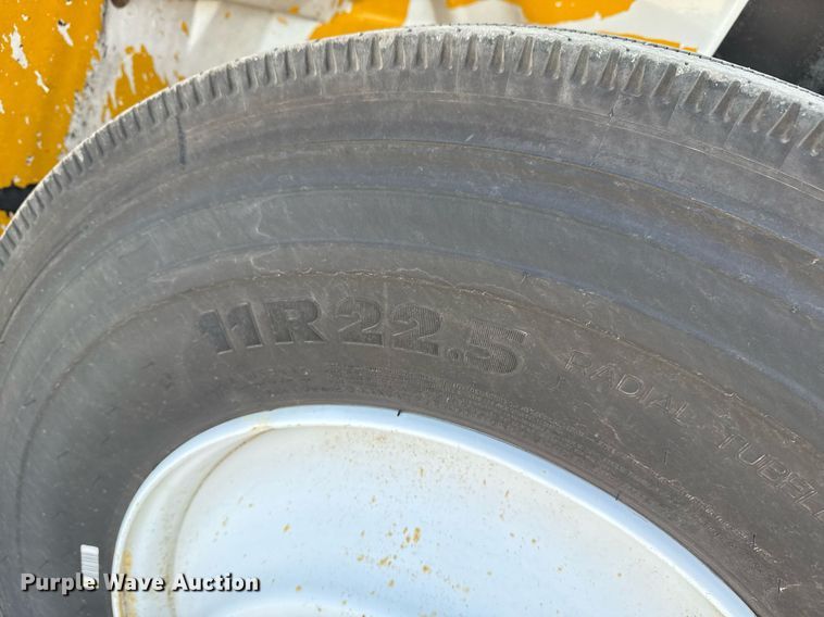 image for item EG5690 2011 International 4300 flatbed truck