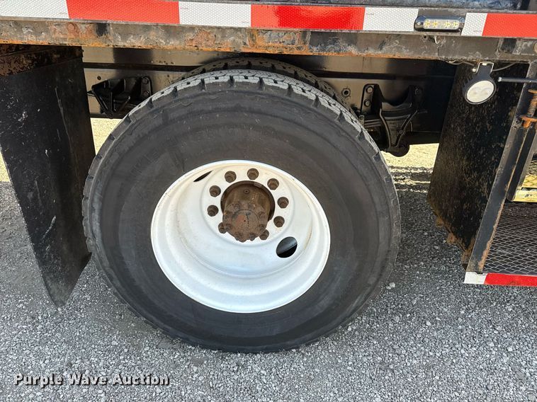 image for item EG5690 2011 International 4300 flatbed truck