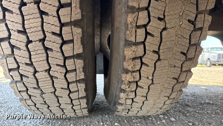 image for item EG5690 2011 International 4300 flatbed truck