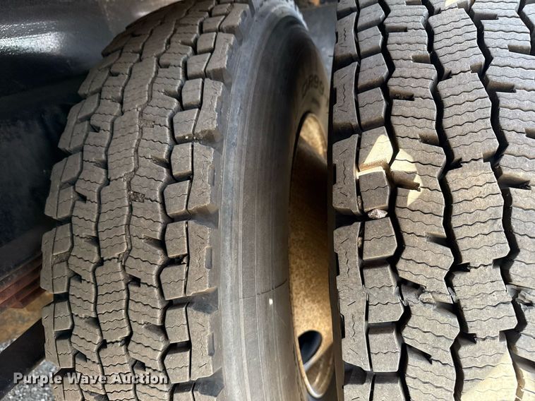 image for item EG5690 2011 International 4300 flatbed truck