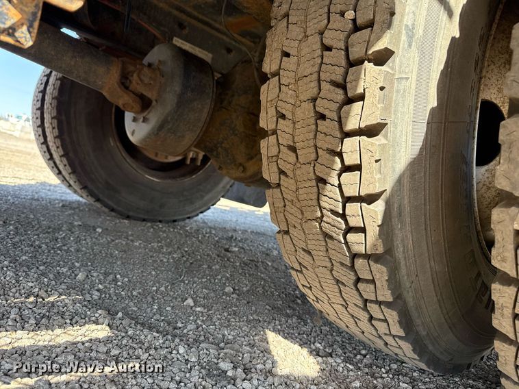 image for item EG5690 2011 International 4300 flatbed truck