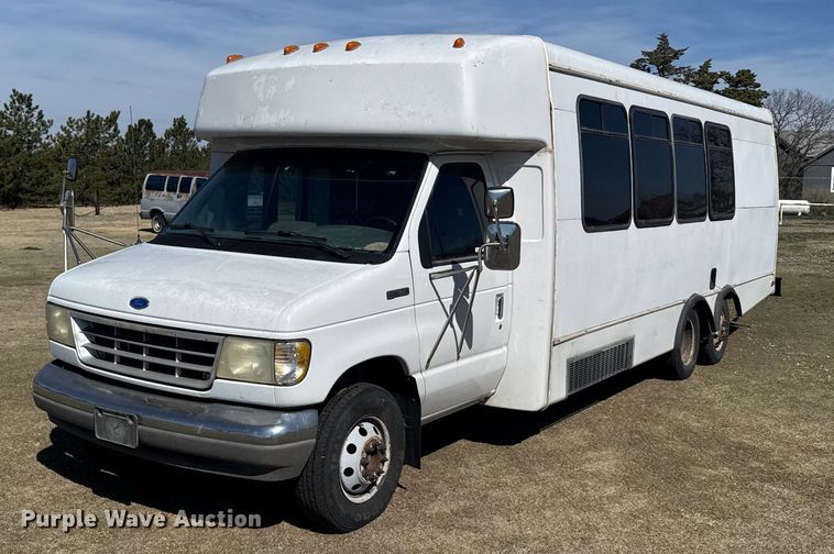 image for item EG6262 1995 Ford E350 shuttle bus