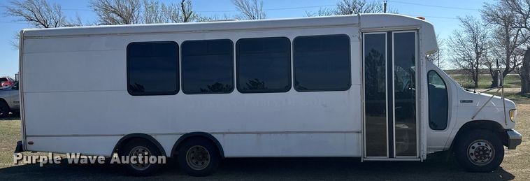 image for item EG6262 1995 Ford E350 shuttle bus