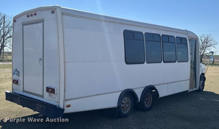 image for item EG6262 1995 Ford E350 shuttle bus