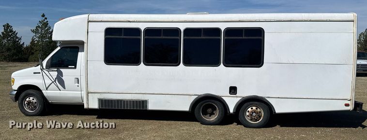image for item EG6262 1995 Ford E350 shuttle bus