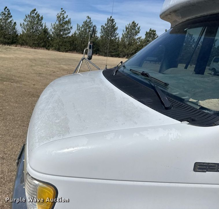 image for item EG6262 1995 Ford E350 shuttle bus