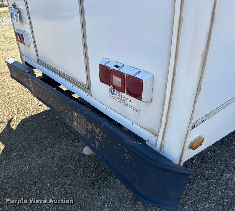 image for item EG6262 1995 Ford E350 shuttle bus