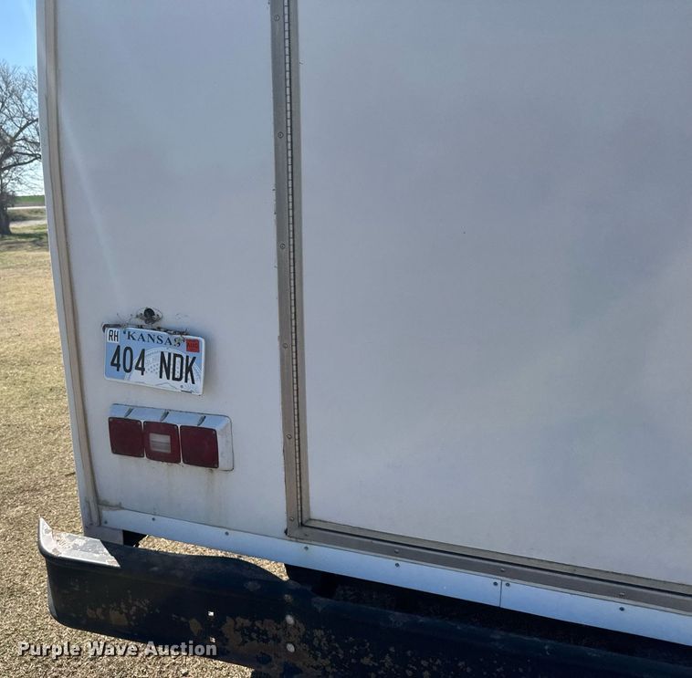 image for item EG6262 1995 Ford E350 shuttle bus