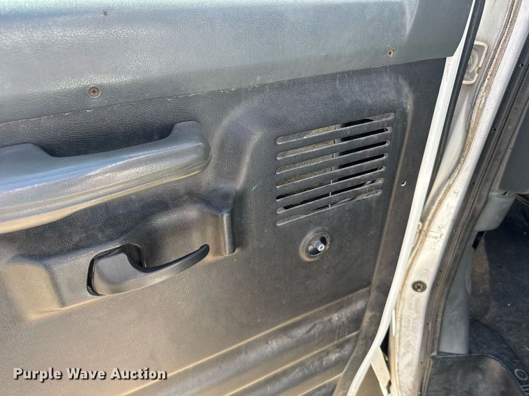 image for item EG6262 1995 Ford E350 shuttle bus