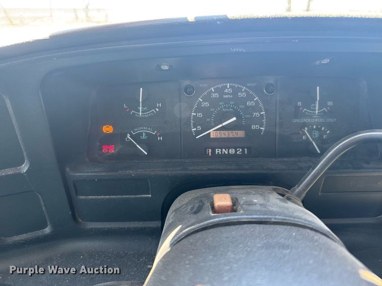 image for item EG6262 1995 Ford E350 shuttle bus