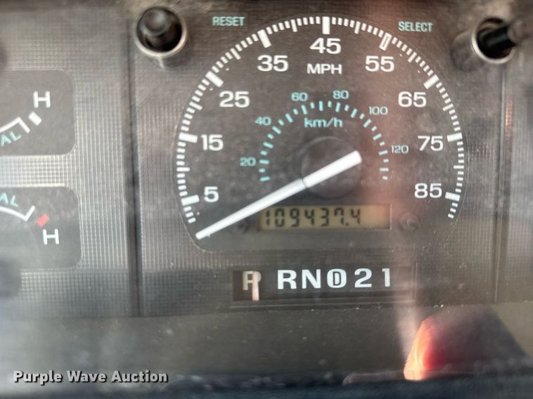 image for item EG6262 1995 Ford E350 shuttle bus