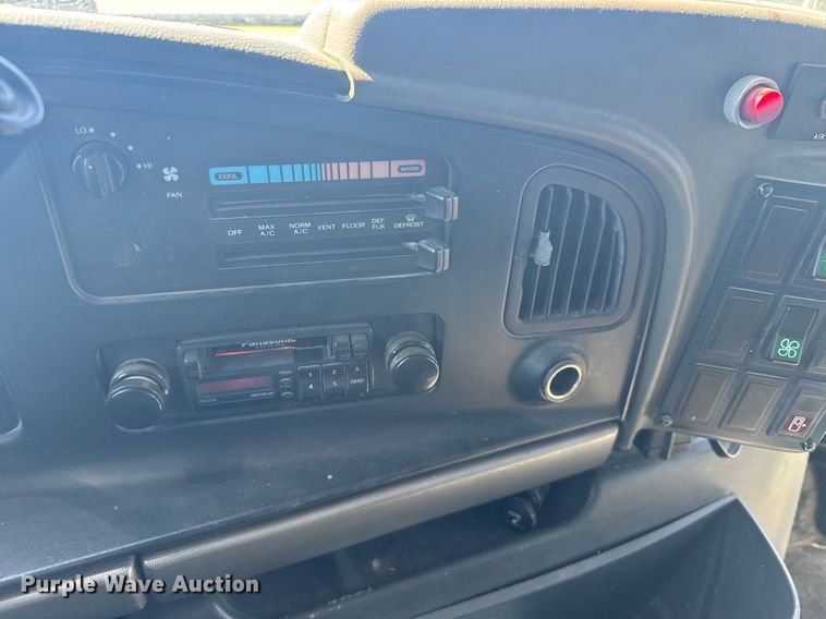 image for item EG6262 1995 Ford E350 shuttle bus