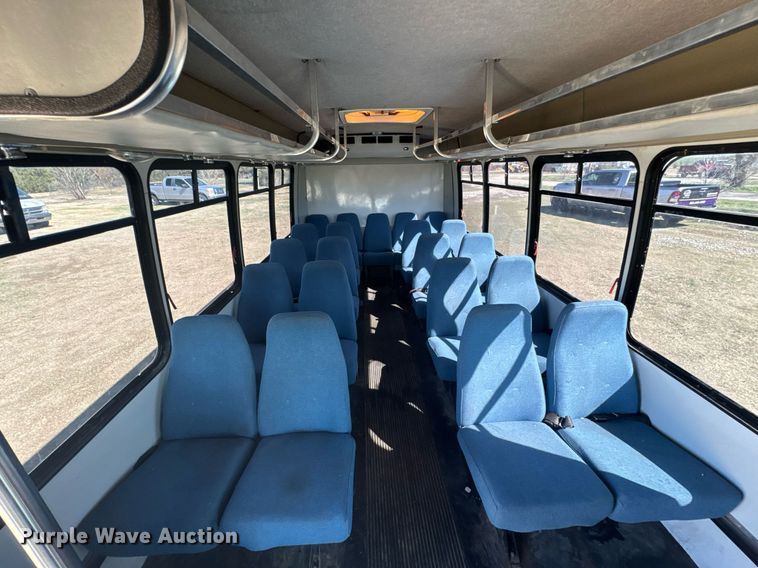 image for item EG6262 1995 Ford E350 shuttle bus