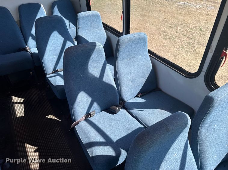 image for item EG6262 1995 Ford E350 shuttle bus