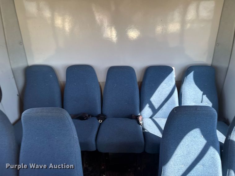 image for item EG6262 1995 Ford E350 shuttle bus