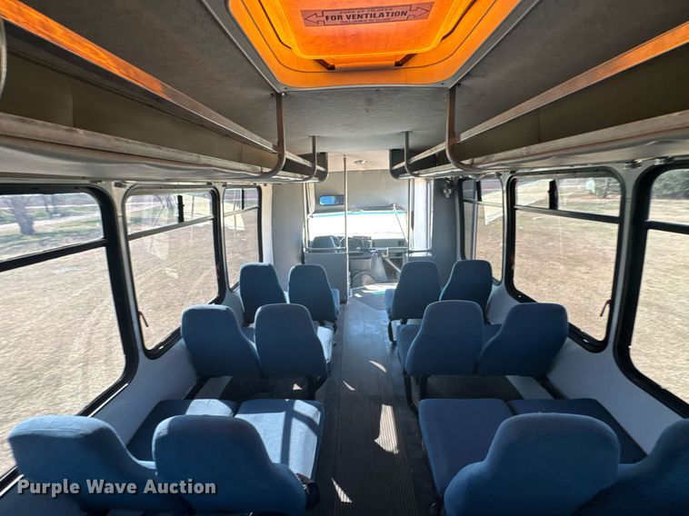 image for item EG6262 1995 Ford E350 shuttle bus