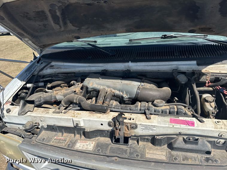 image for item EG6262 1995 Ford E350 shuttle bus