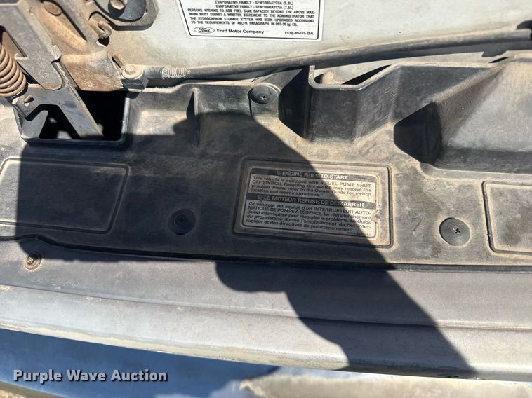 image for item EG6262 1995 Ford E350 shuttle bus