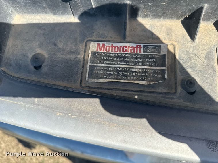 image for item EG6262 1995 Ford E350 shuttle bus