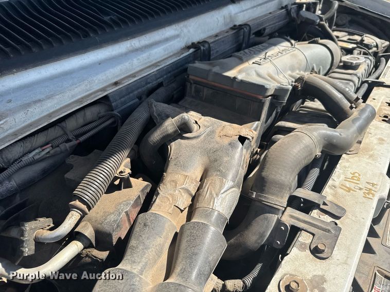 image for item EG6262 1995 Ford E350 shuttle bus