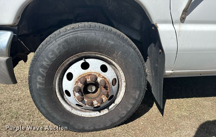 image for item EG6262 1995 Ford E350 shuttle bus