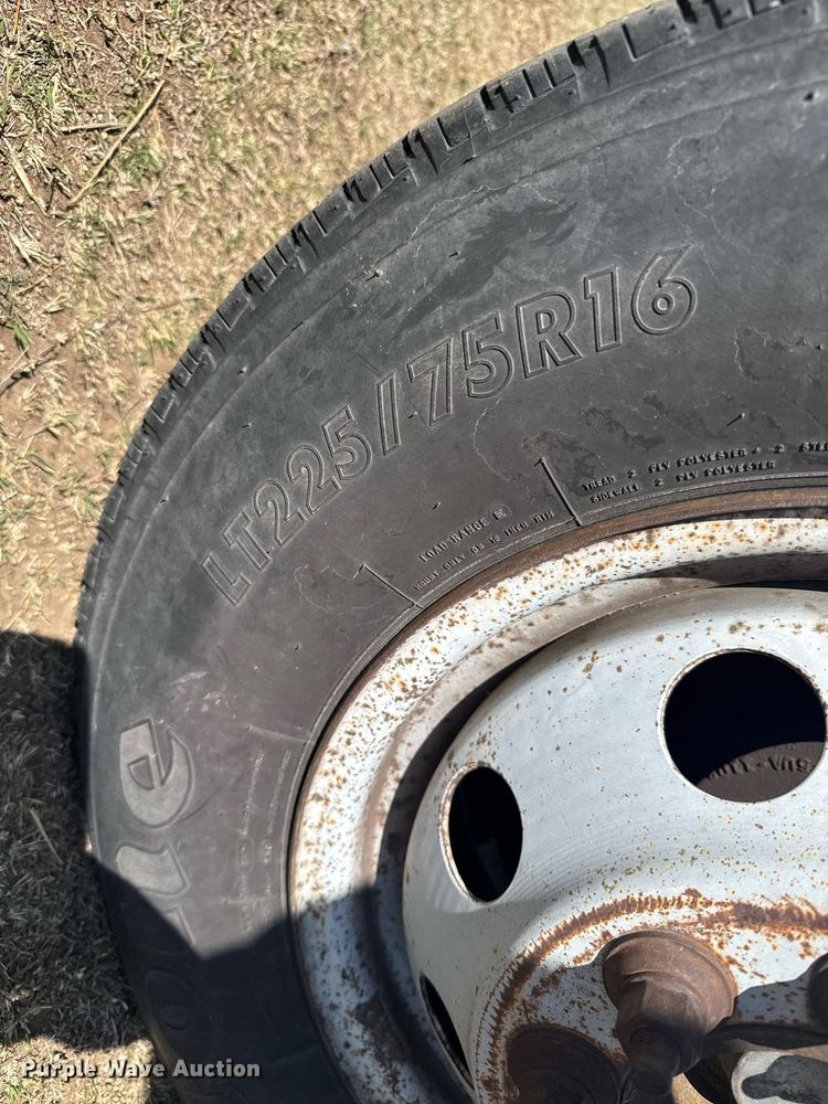 image for item EG6262 1995 Ford E350 shuttle bus