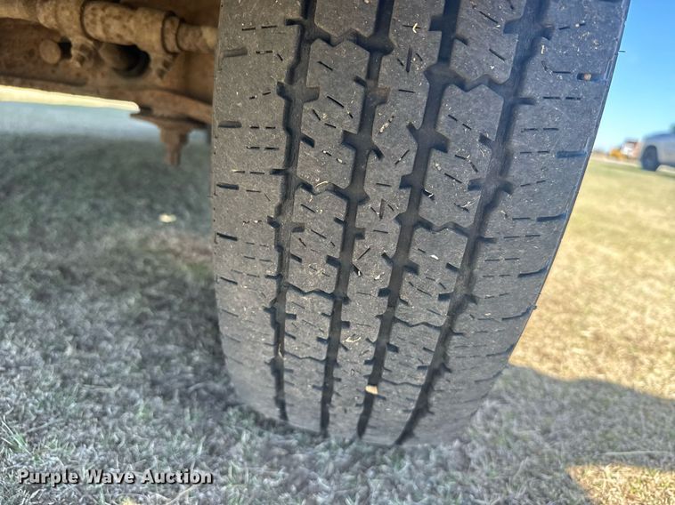 image for item EG6262 1995 Ford E350 shuttle bus