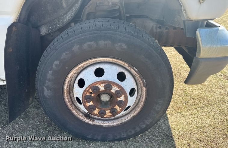 image for item EG6262 1995 Ford E350 shuttle bus