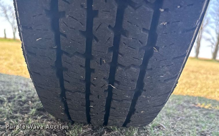 image for item EG6262 1995 Ford E350 shuttle bus