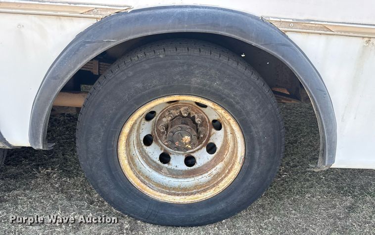 image for item EG6262 1995 Ford E350 shuttle bus