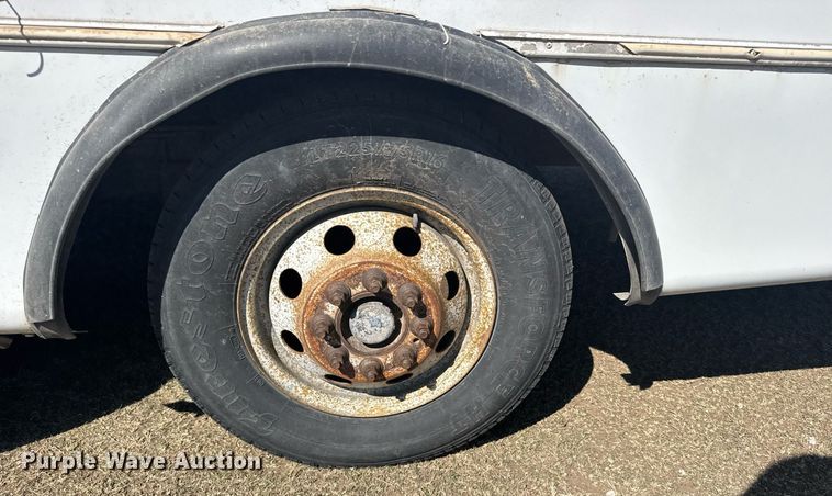 image for item EG6262 1995 Ford E350 shuttle bus